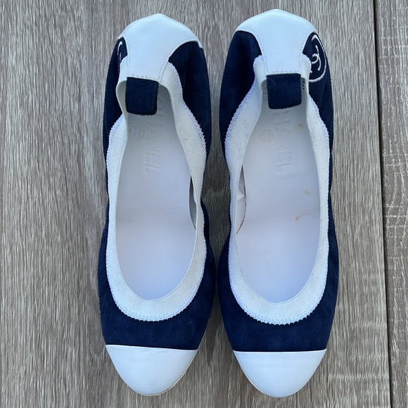 Authentic NWOB CHANEL Navy Blue Suede/White Leather Elastic Ballet Heels - Picture 3 of 16